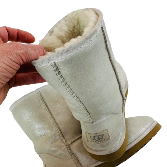 UGG Classic II Shimmer Metallic Bootie - Picture 7 of 7